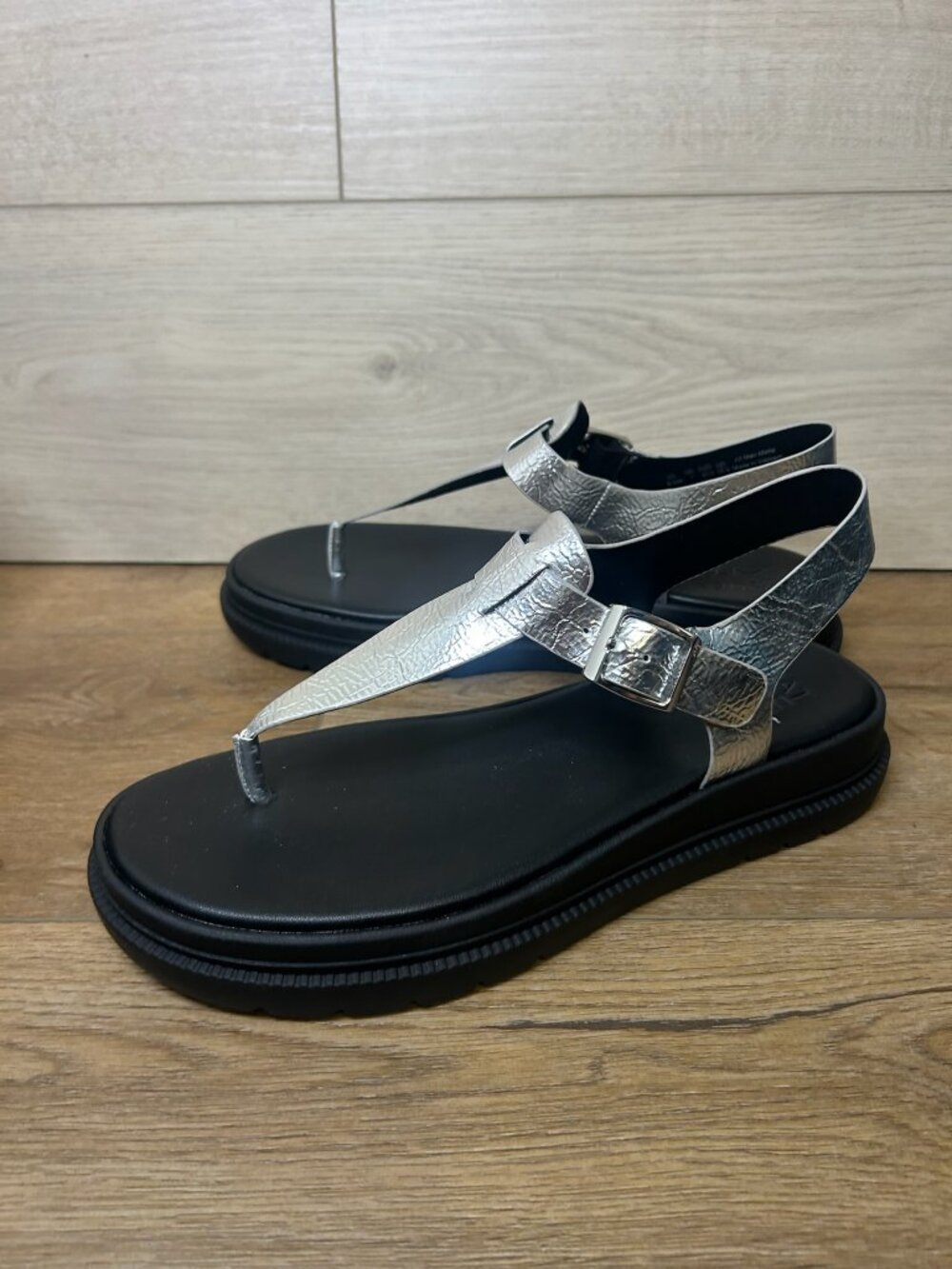 Naturalizer Alyssa Silver Metallic Slingback Sandals 9.5M - Picture 3 of 6